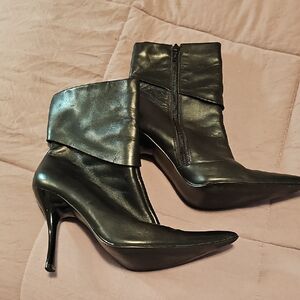 Women's Wild Pair Black Heeled Boots Size 7